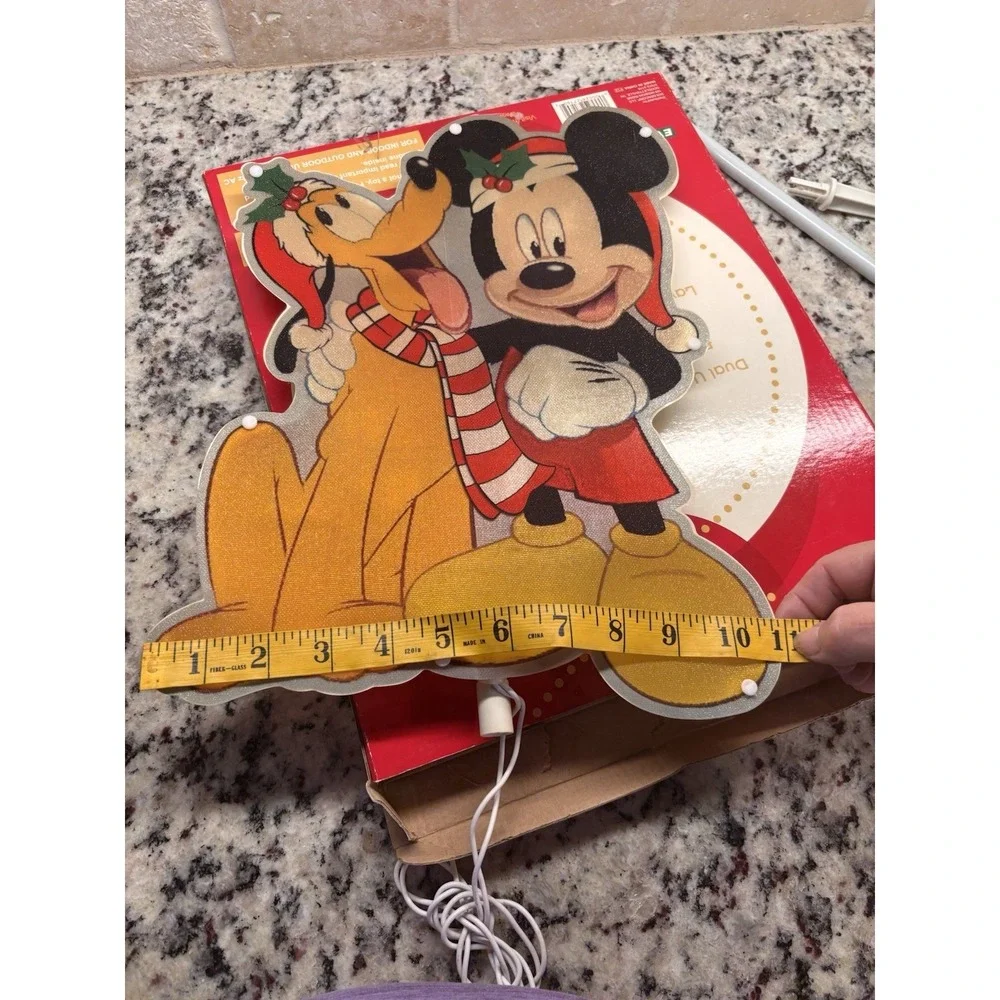 Disney Mickey Mouse & Pluto Lighted Christmas Window Decor 14